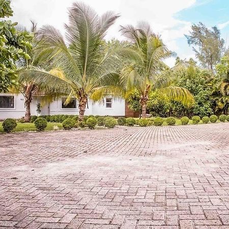 Miami Shores House With Pool, 10 Mins Drive To The Beach!ヴィラ エクステリア 写真