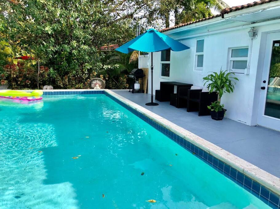 Miami Shores House With Pool, 10 Mins Drive To The Beach!ヴィラ エクステリア 写真