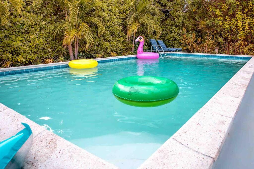 Miami Shores House With Pool, 10 Mins Drive To The Beach!ヴィラ エクステリア 写真