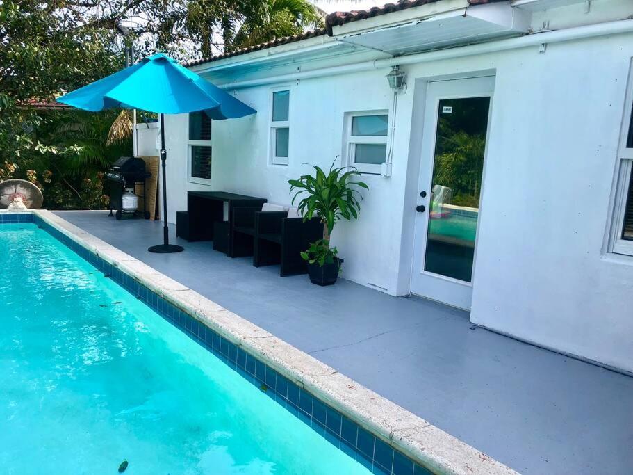 Miami Shores House With Pool, 10 Mins Drive To The Beach!ヴィラ エクステリア 写真