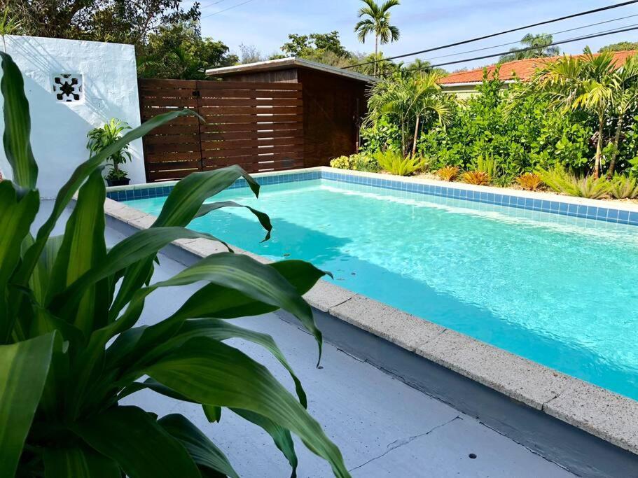 Miami Shores House With Pool, 10 Mins Drive To The Beach!ヴィラ エクステリア 写真