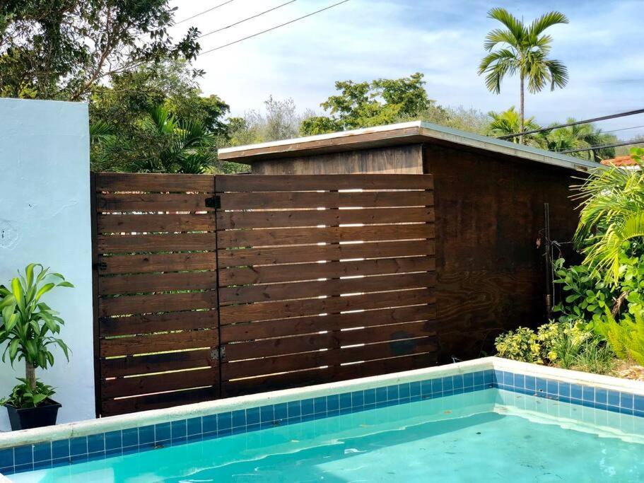 Miami Shores House With Pool, 10 Mins Drive To The Beach!ヴィラ エクステリア 写真