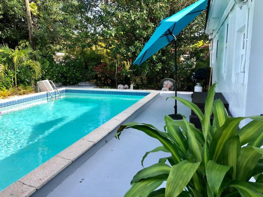 Miami Shores House With Pool, 10 Mins Drive To The Beach!ヴィラ エクステリア 写真