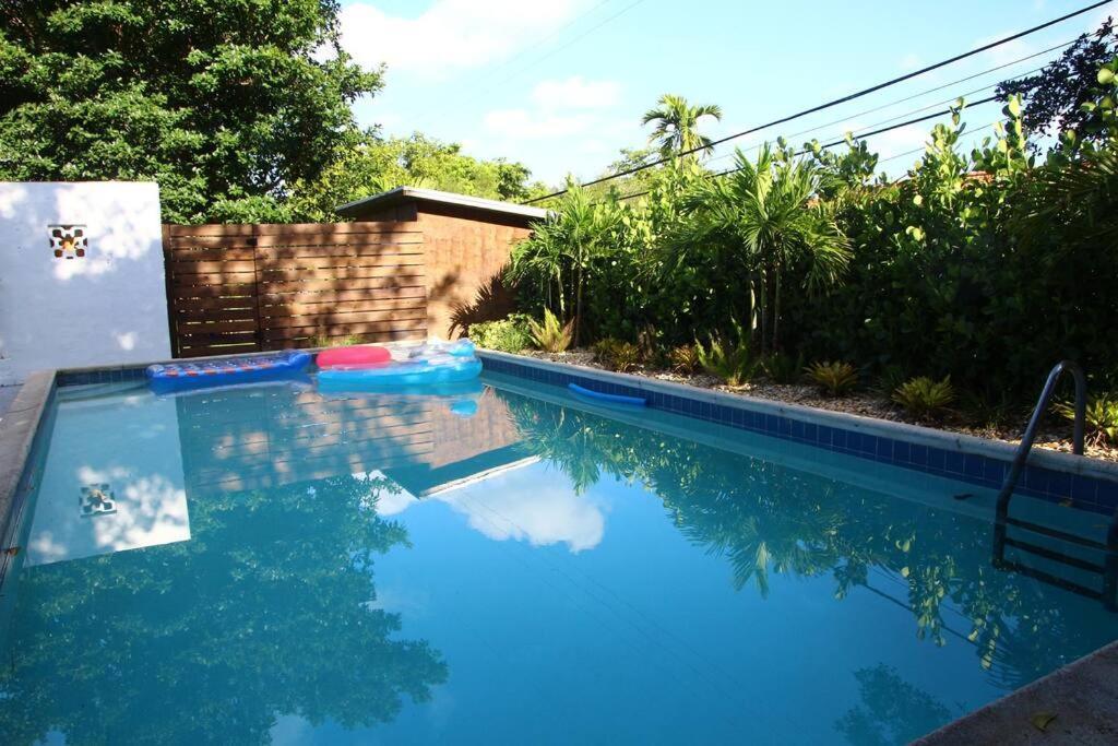 Miami Shores House With Pool, 10 Mins Drive To The Beach!ヴィラ エクステリア 写真