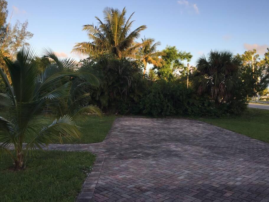 Miami Shores House With Pool, 10 Mins Drive To The Beach!ヴィラ エクステリア 写真