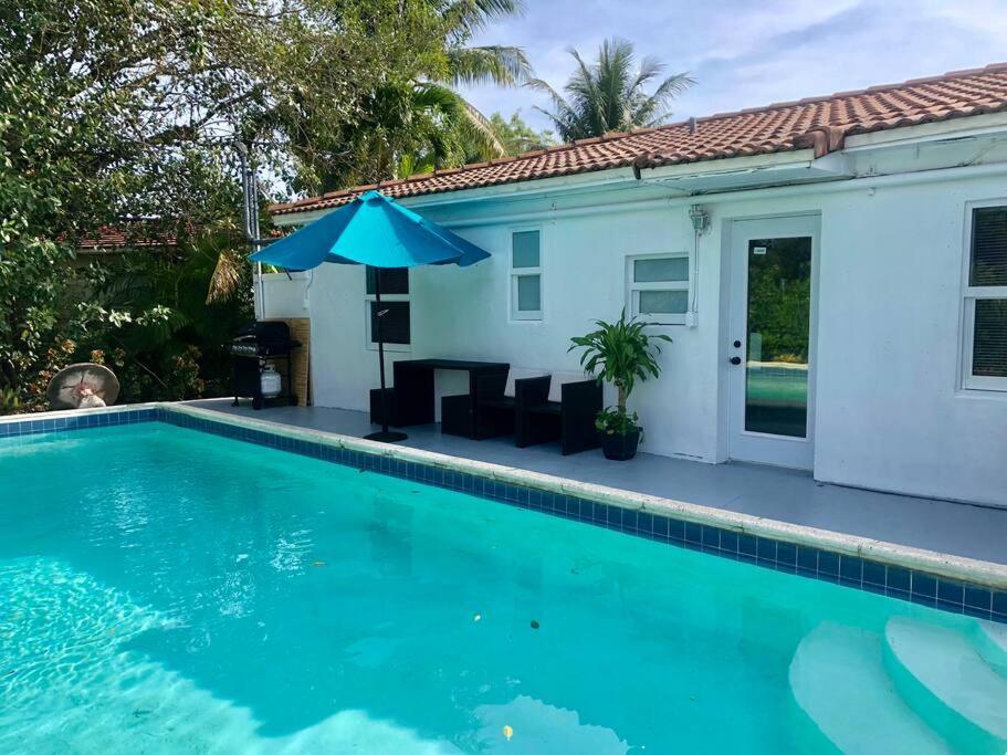 Miami Shores House With Pool, 10 Mins Drive To The Beach!ヴィラ エクステリア 写真