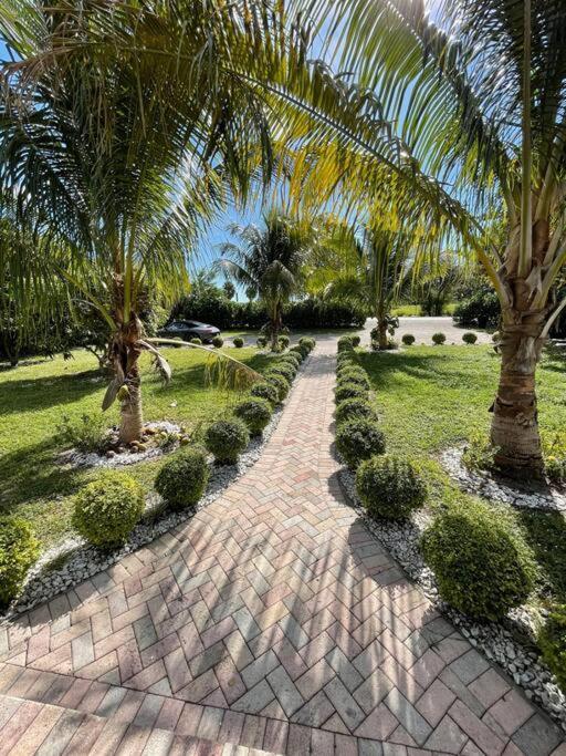 Miami Shores House With Pool, 10 Mins Drive To The Beach!ヴィラ エクステリア 写真